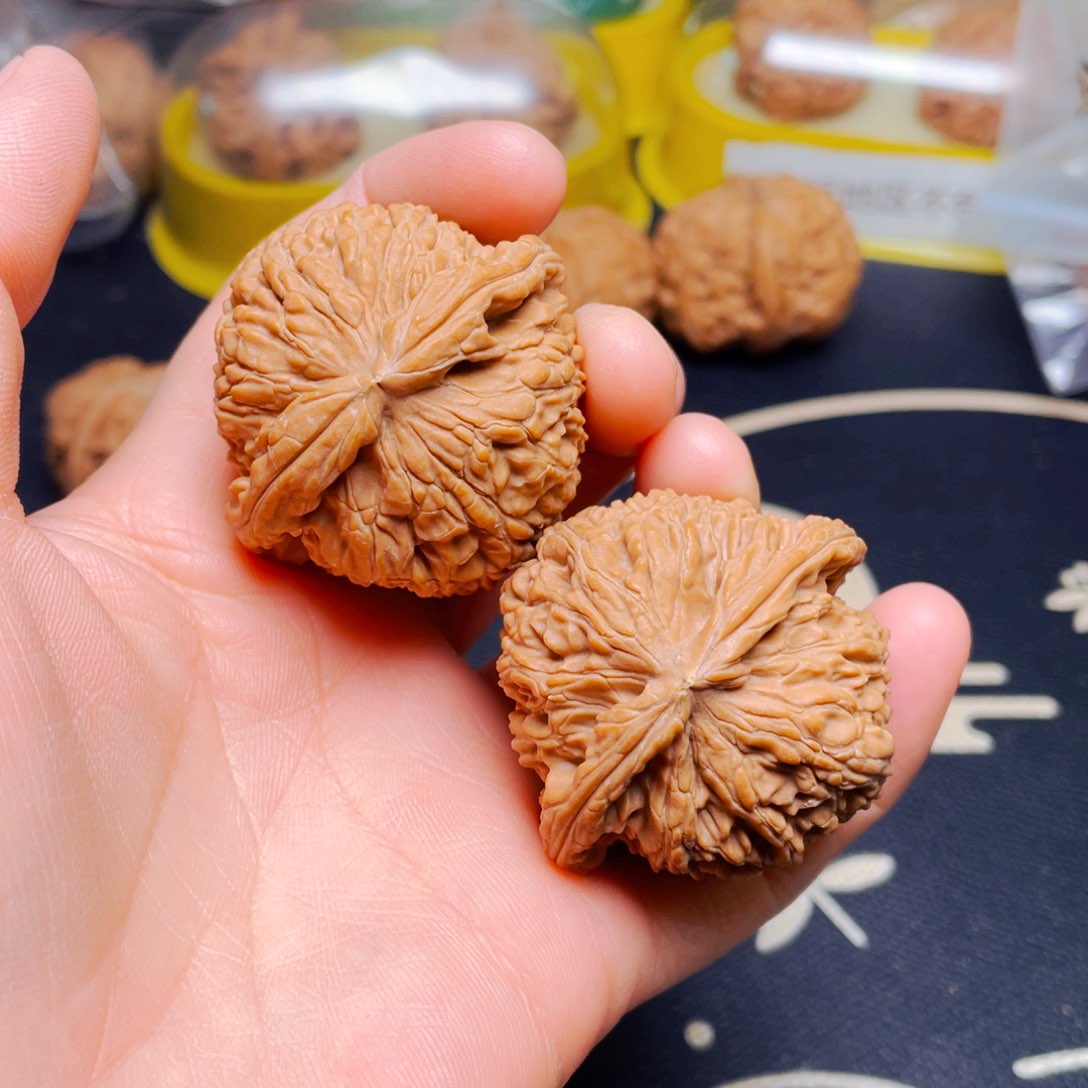 吊坠文玩核桃闷白一对