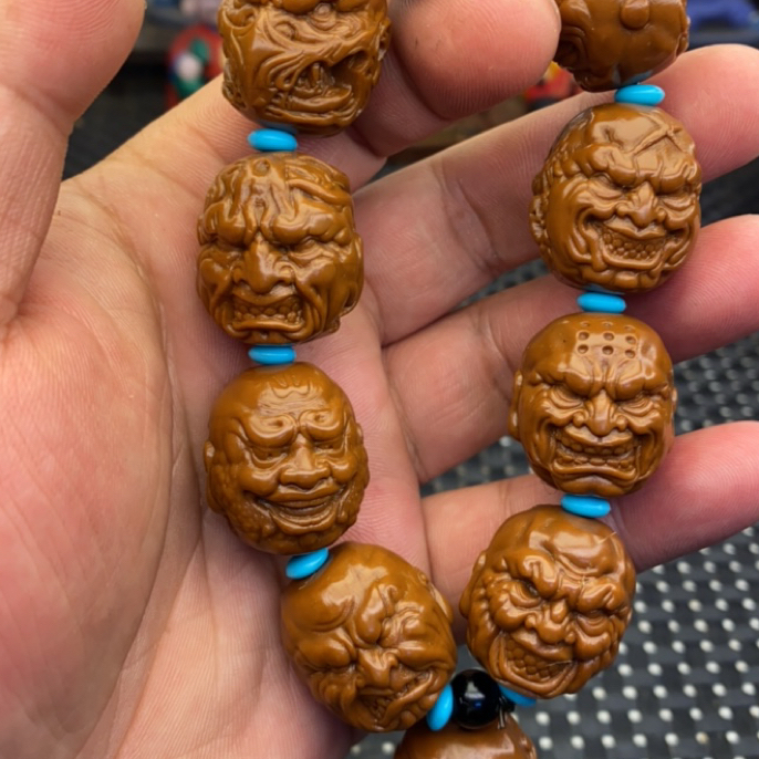 2.2雕刻恶僧手串双面好手串是沉水核手串不是橄榄核黄金树沉水核