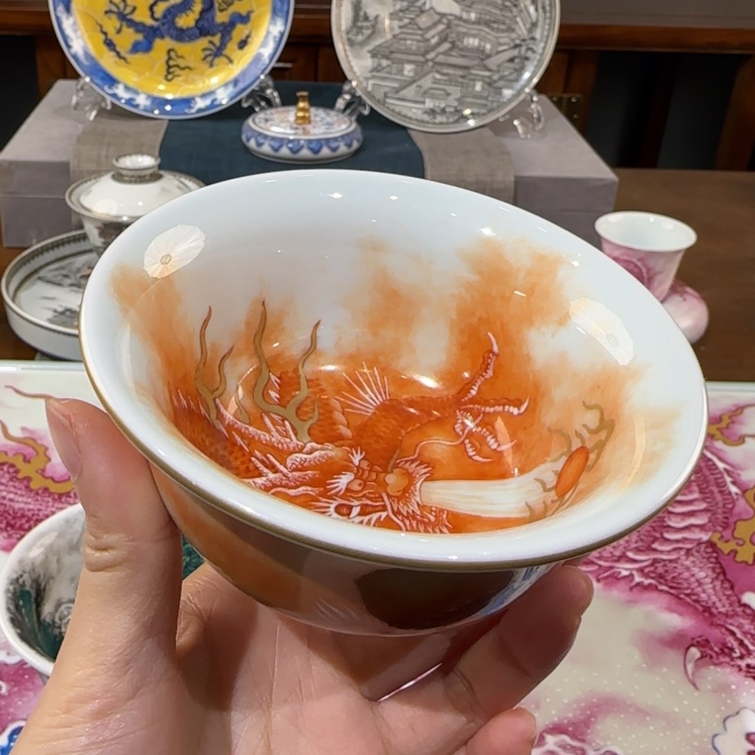 纯手工手绘矾红龙压手杯