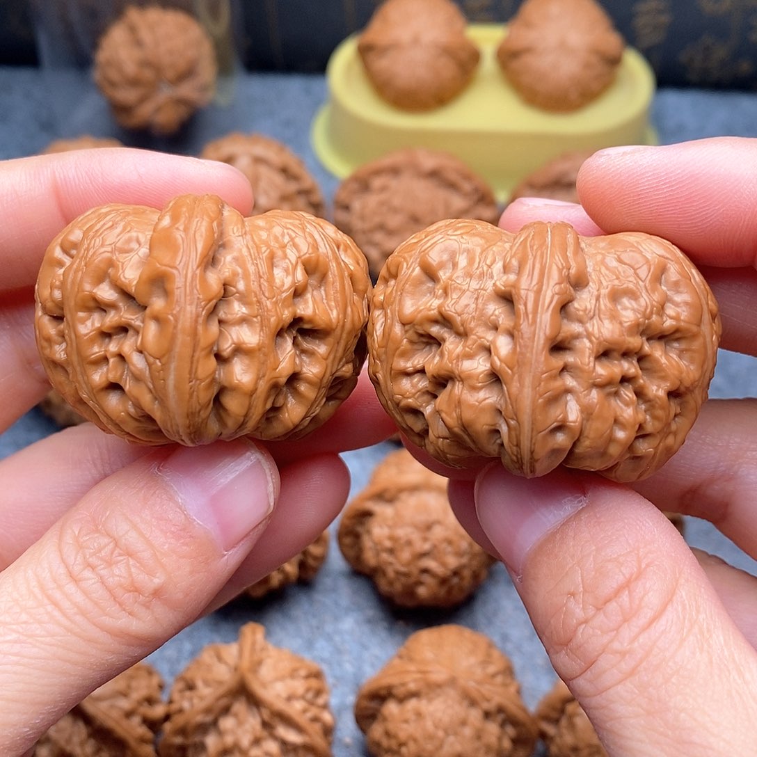 文玩核桃把件元宝43尺红皮精品