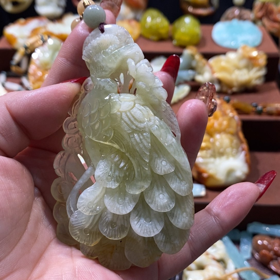蛇纹石玉颈饰未镶嵌