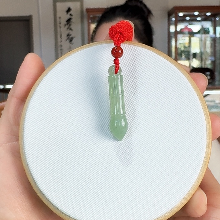 密玉（石英质玉）吊坠合金