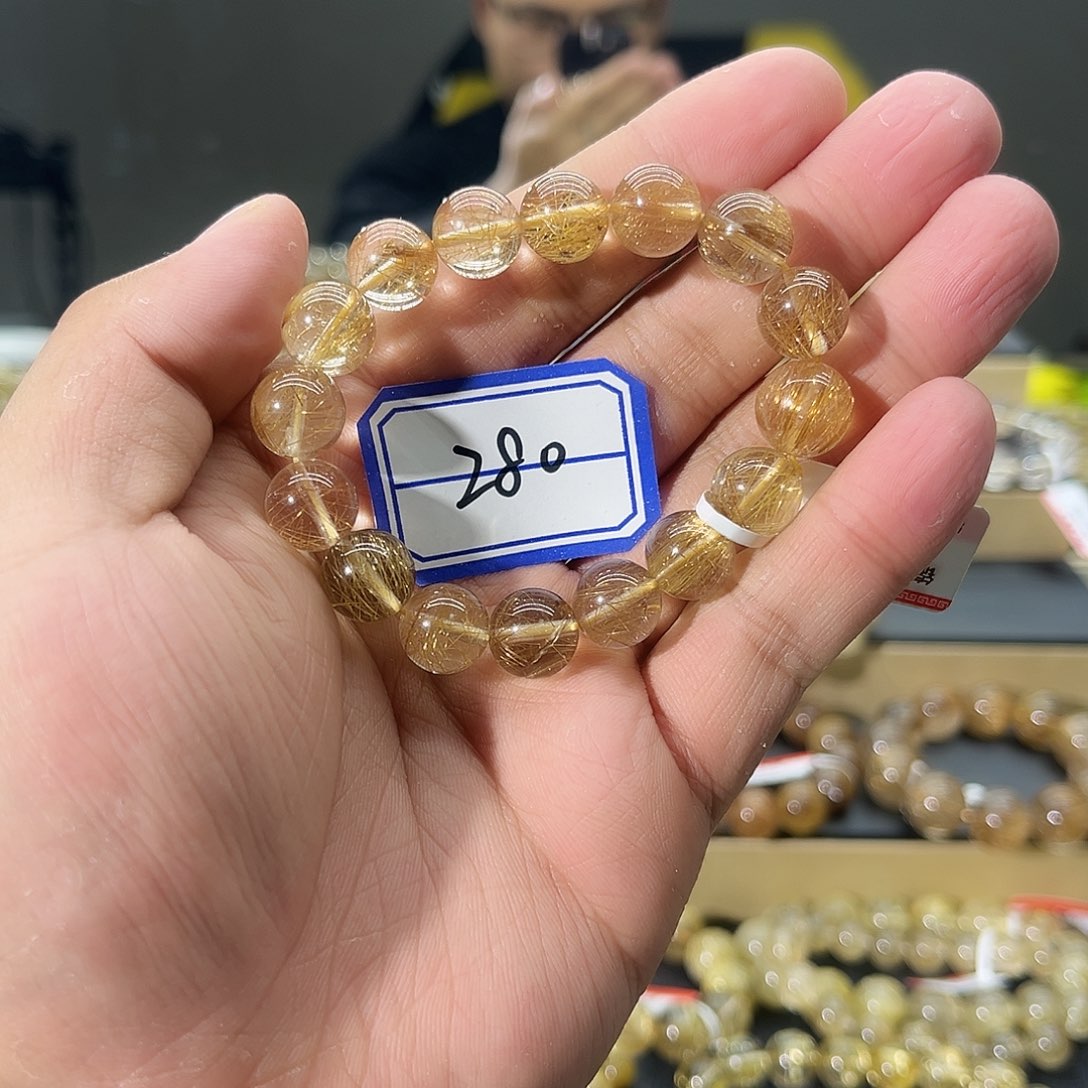 水晶手链未镶嵌吃****爱晶莹剔透