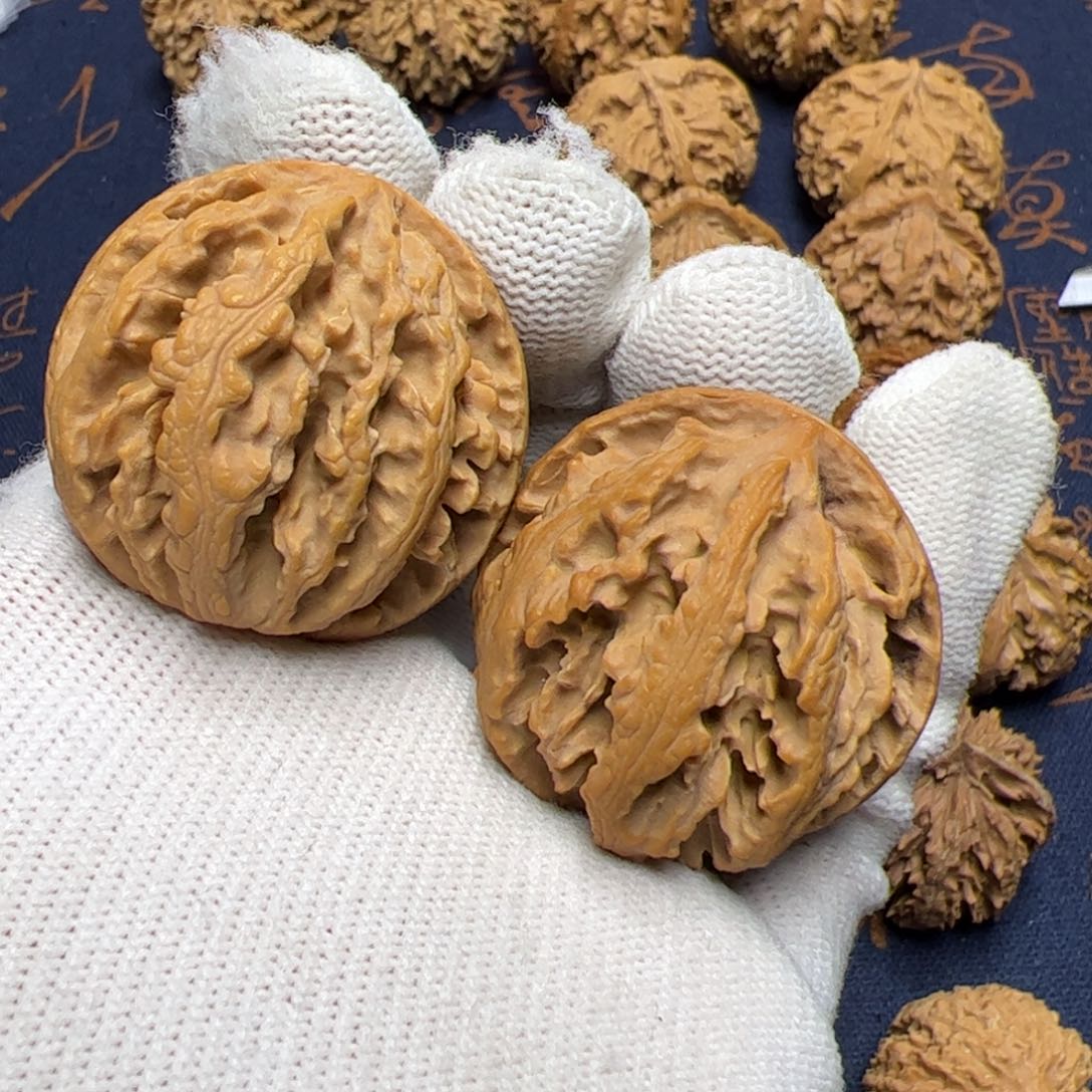 文玩核桃把件秦岭野生植物核桃