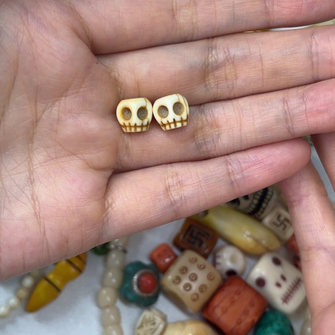 只买单纯的吊坠，没带链子，属的性质。无寂**心