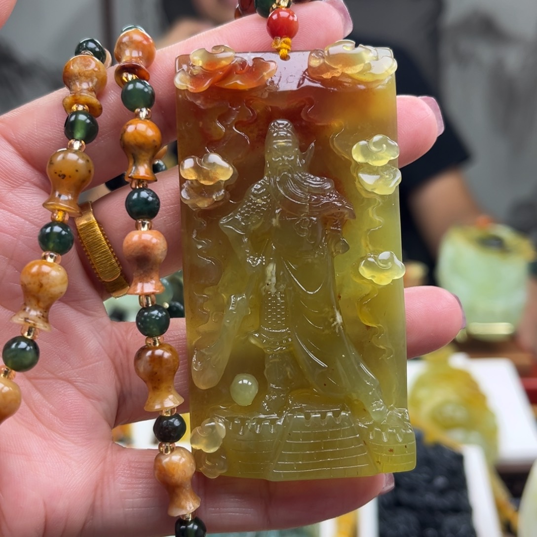 蛇纹石玉未镶嵌颈饰挂件