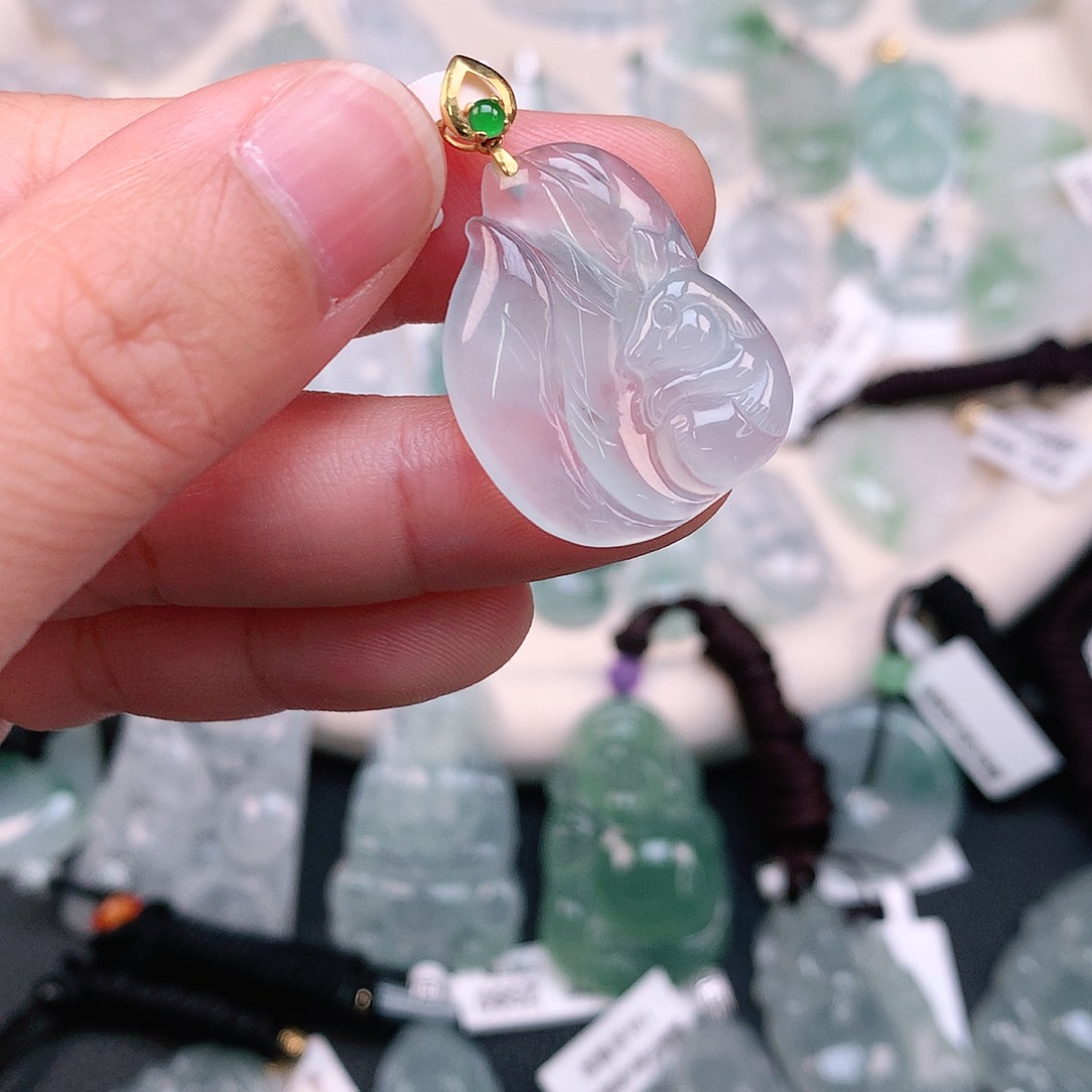 翡翠颈饰18K金镶嵌冰九尾狐 26 20.9 4.4