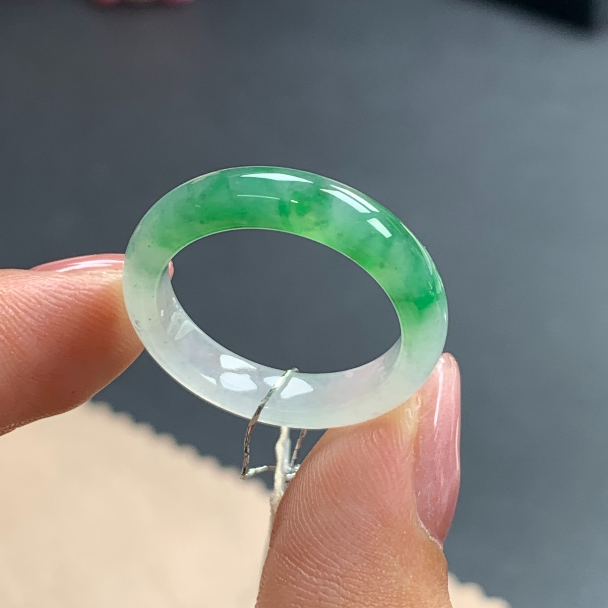 天然缅甸翡翠A货 16 17号圈口 冰透胶半山水阳绿 翡翠指环戒圈