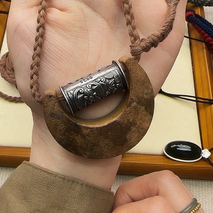 和田玉未镶嵌颈饰宇***?