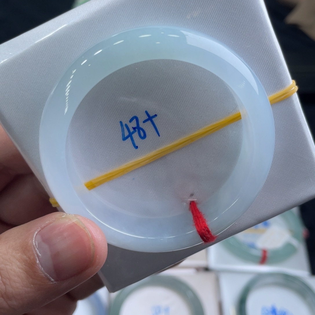 翡翠手镯未镶嵌翡翠手镯