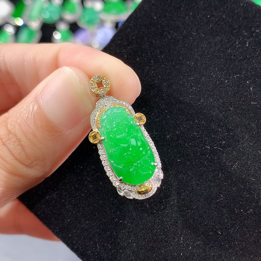 翡翠18K金镶嵌颈饰