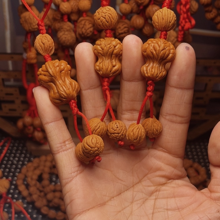 木质类龙纹桃枭挂件