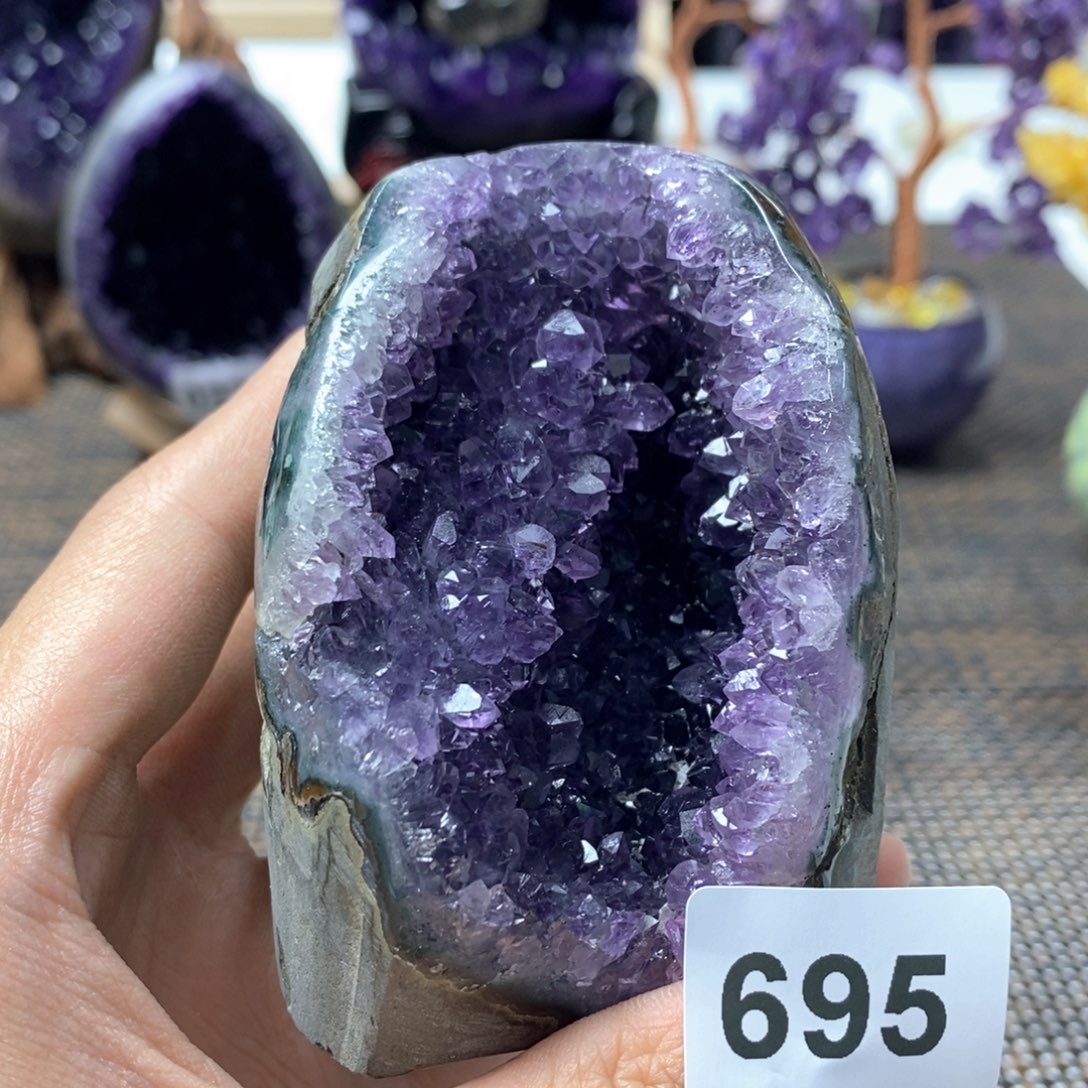 紫晶未镶嵌大型摆件（非配饰）