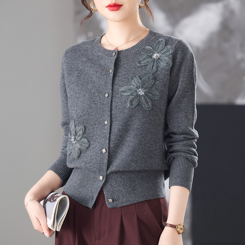 黛妍8825洋气时尚短款常规款常规女衫圆领桐乡毛衣女款2025新款