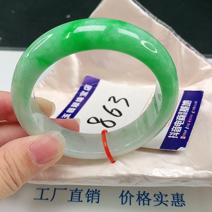 翡翠手镯未镶嵌翡翠