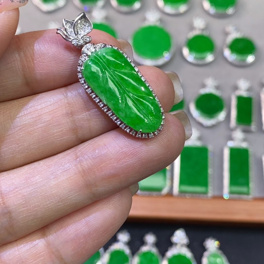 翡翠吊坠(不含链)18K金镶嵌吊坠