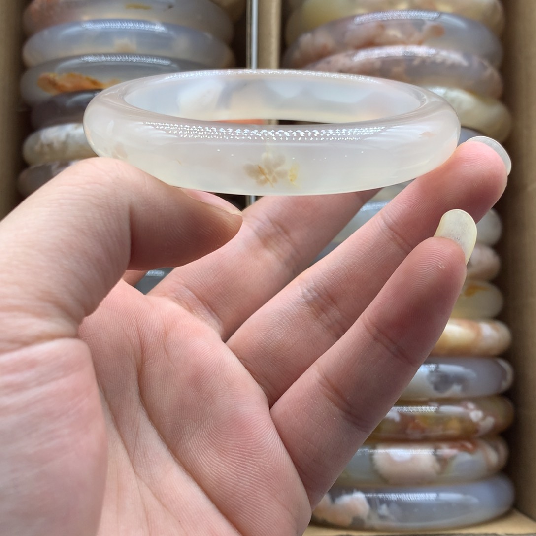 【闪购商品】玛瑙/玉髓手镯未镶嵌清*