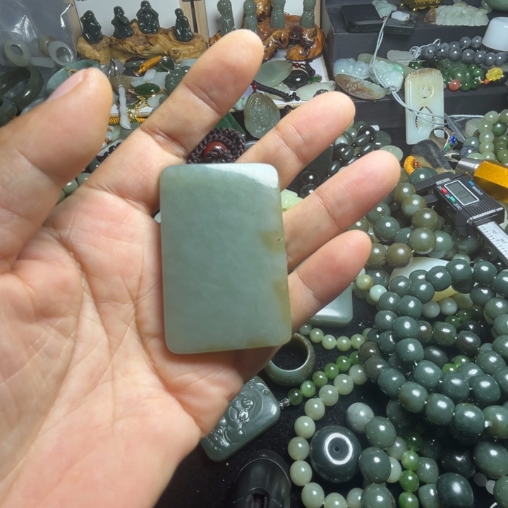 和田玉颈饰未镶嵌青*石