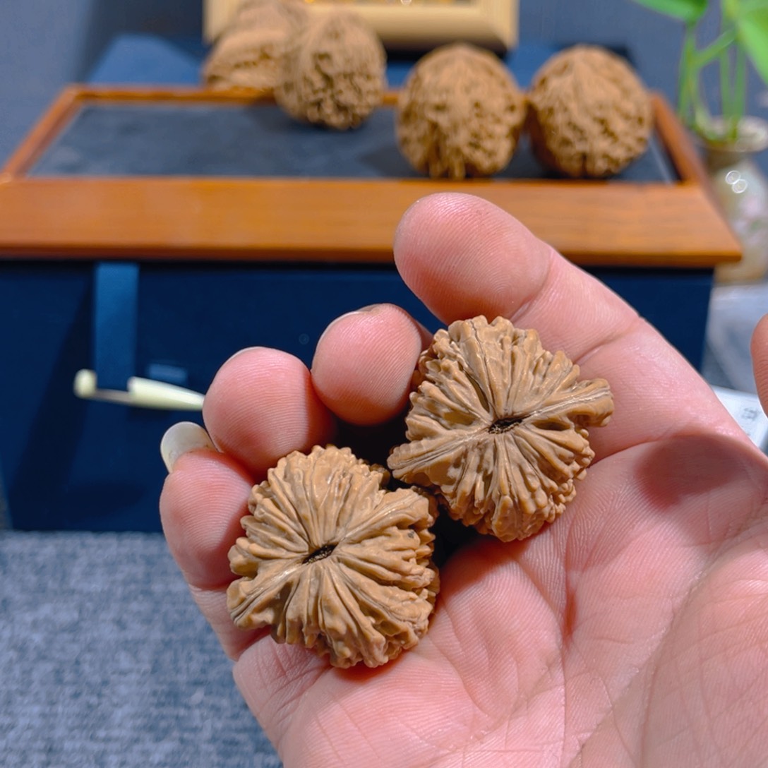 文玩核桃吊坠诗****华四座楼