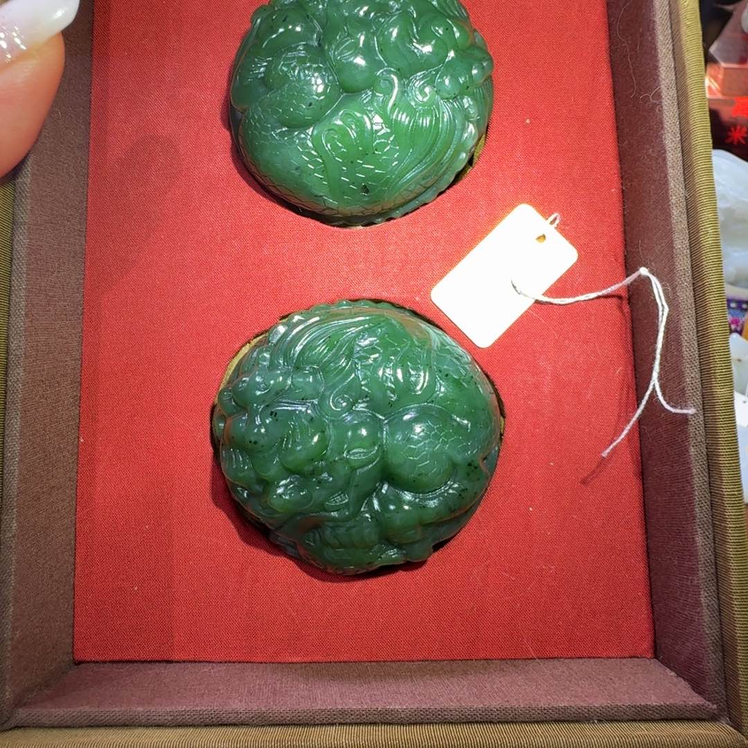 和田玉未镶嵌把件