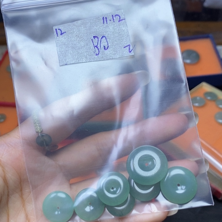 维***奶定制翡翠未镶嵌不退