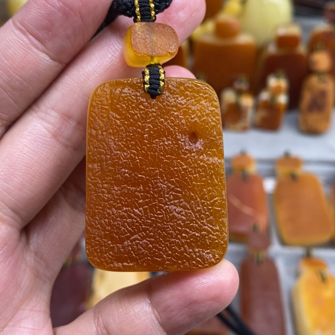 蜜蜡未镶嵌珠宝奇石