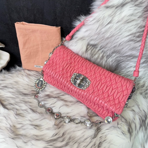 95新 MIU MIU/缪缪 蜜桃粉褶皱单肩包