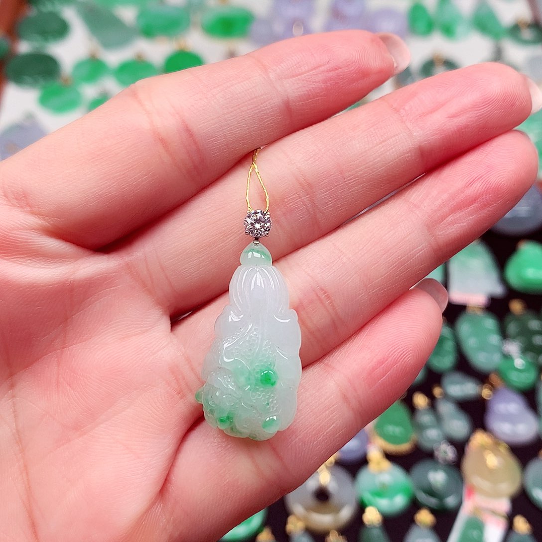 翡翠18K金镶嵌颈饰