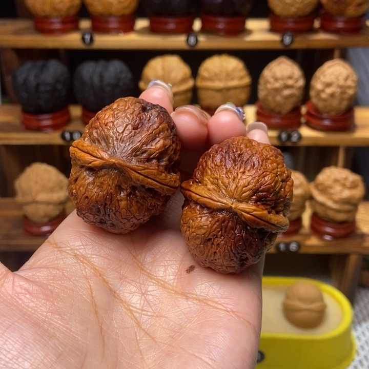 文玩核桃吊坠七彩元宝18