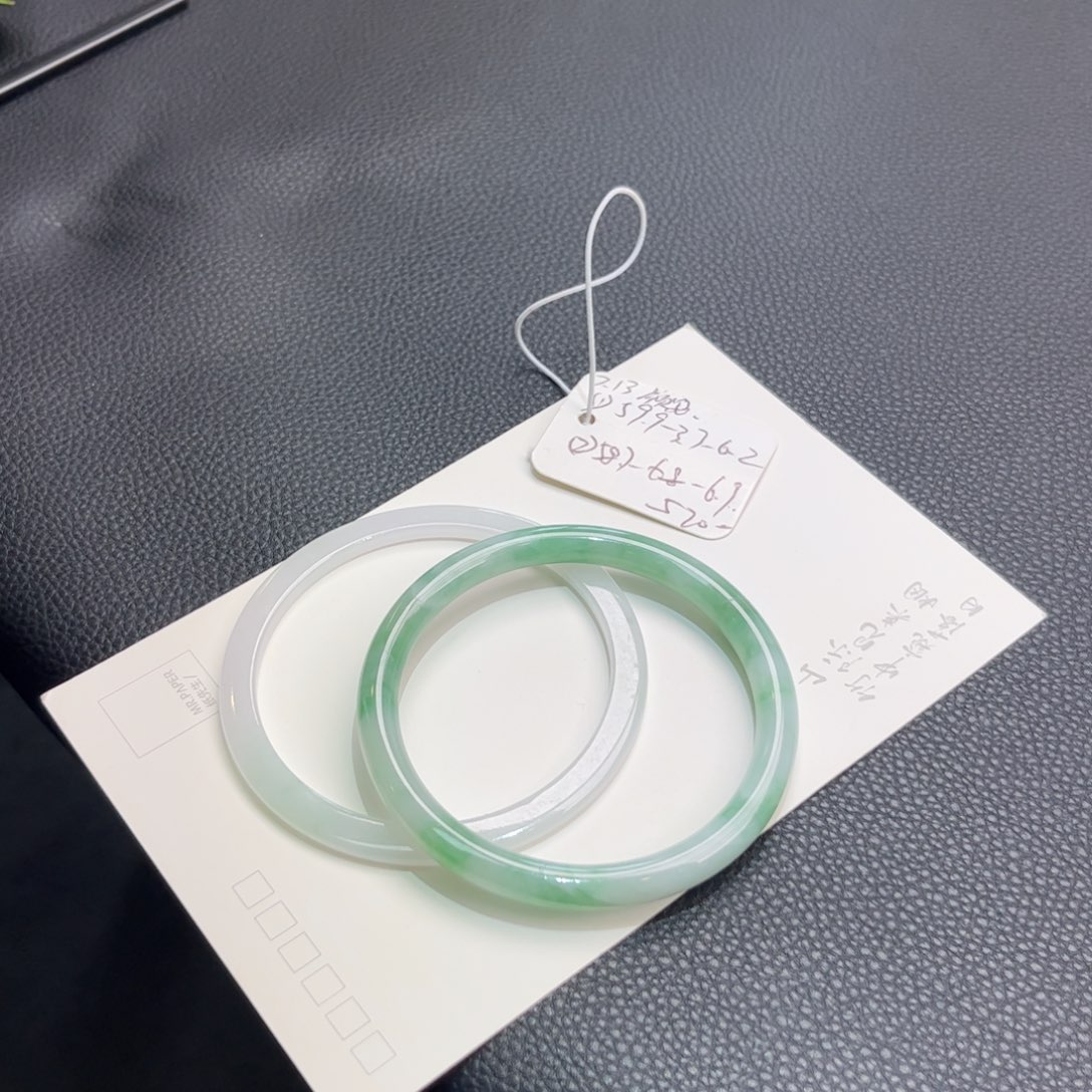 翡翠手镯未镶嵌手镯