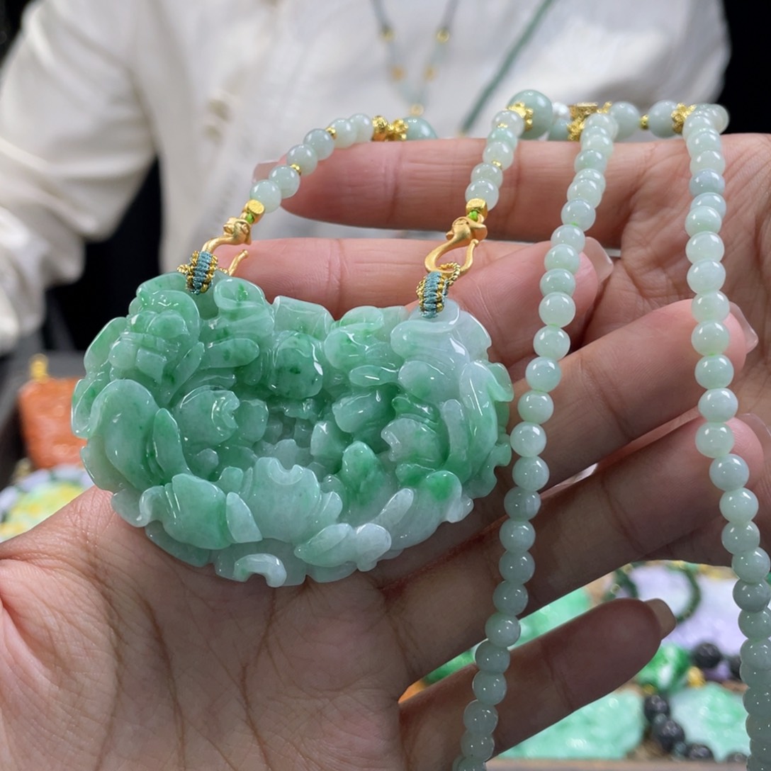 翡翠颈饰未镶嵌代编织