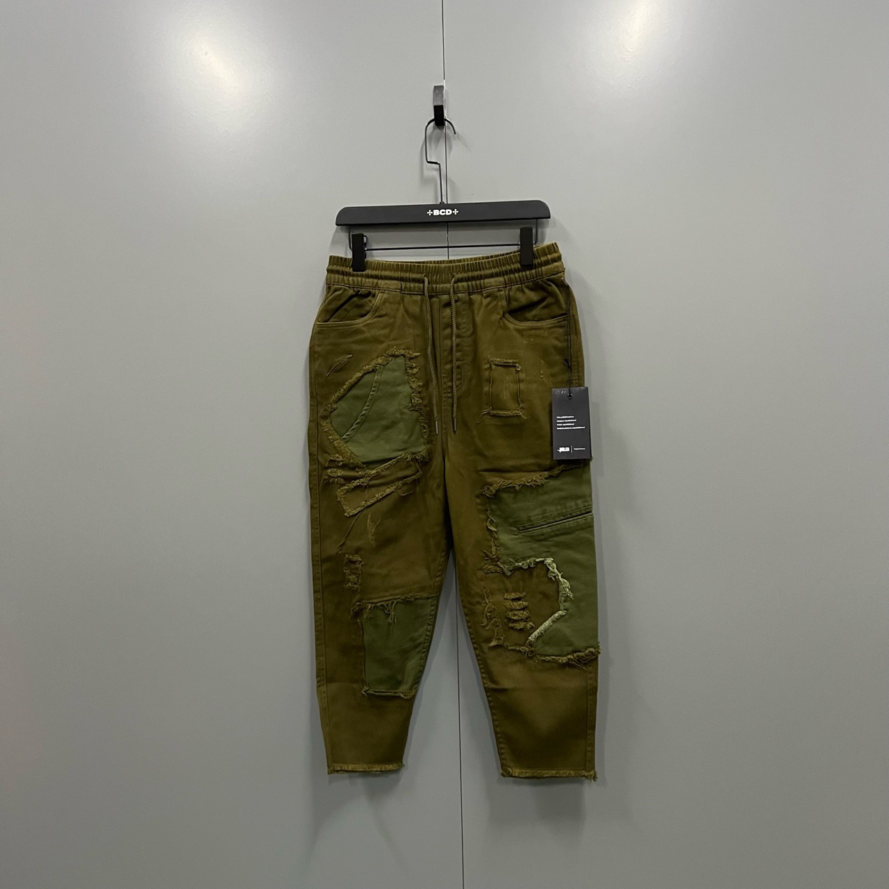 99新  （cc）Publish 军绿色破坏束脚裤 30码/吊牌 bc014305