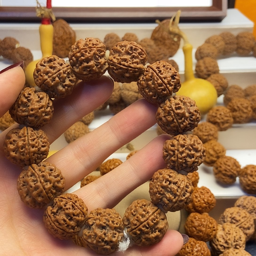 金刚菩提吊坠蜂王梅花