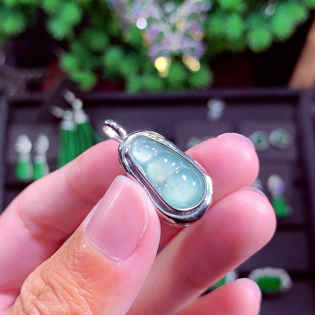 颈饰未镶嵌翡翠天然