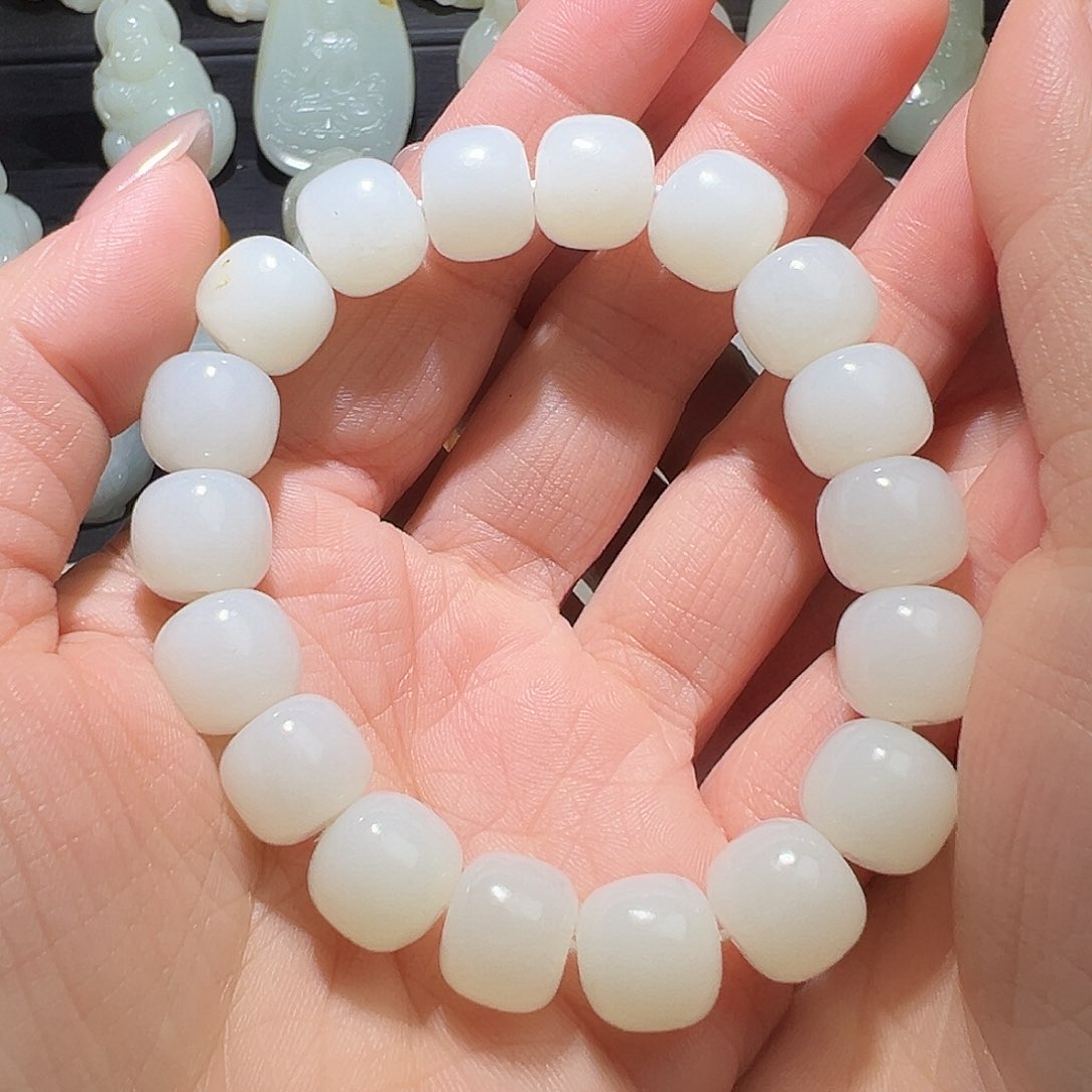 颈饰未镶嵌和田玉万**一