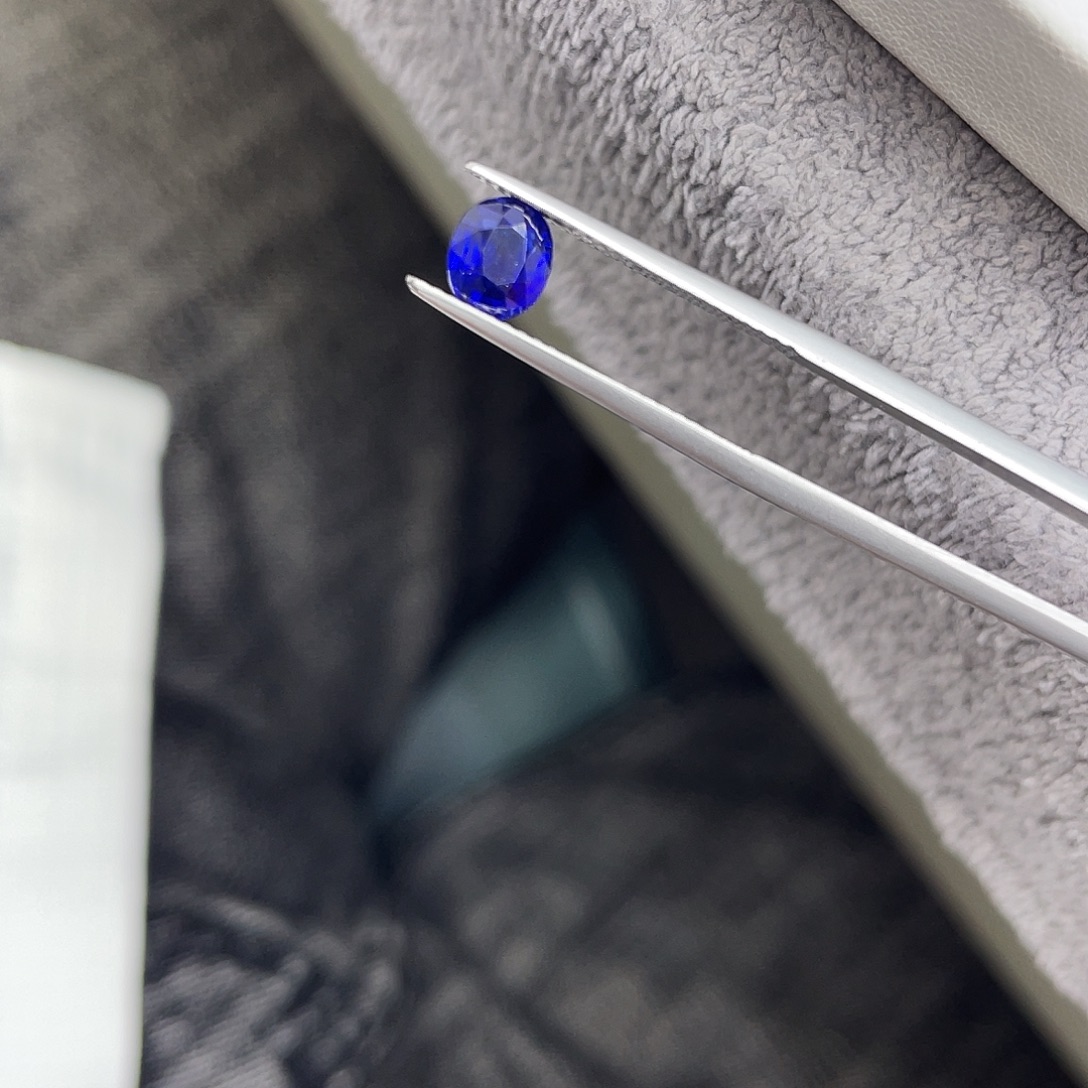 蓝宝石裸石1.1Ct。 