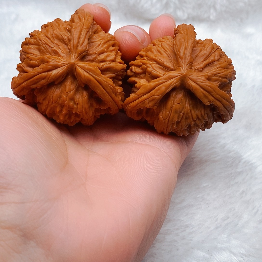 二***子文玩核桃吊坠三棱