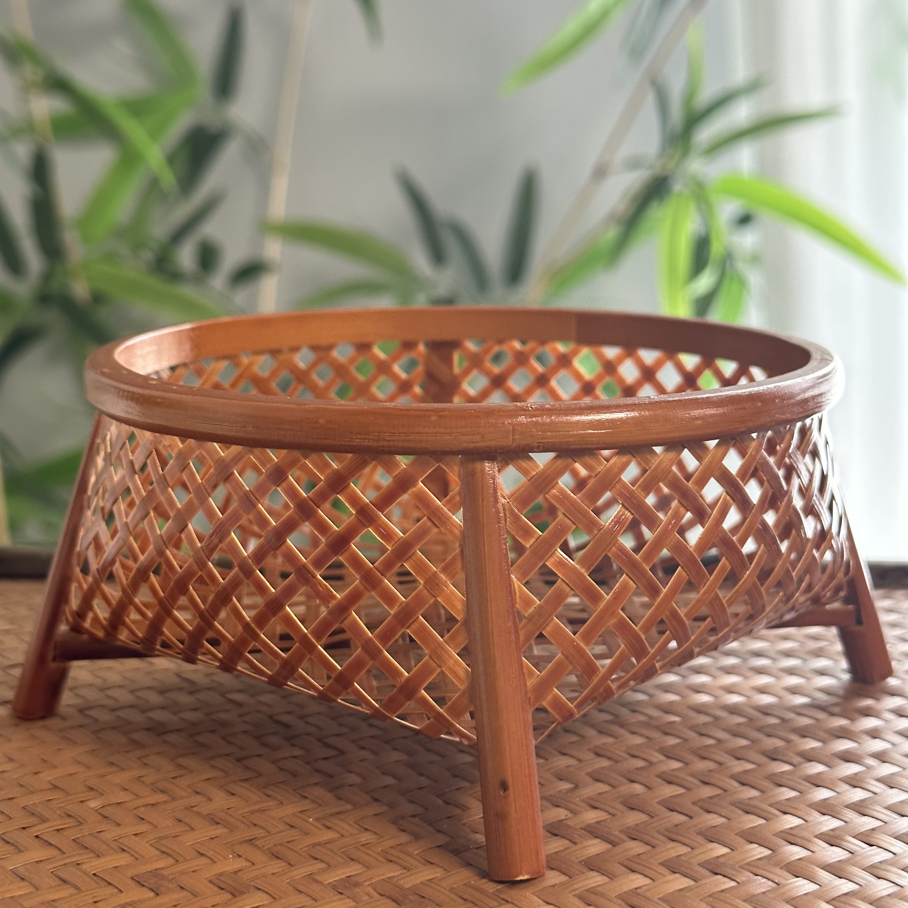 LZ035（林艺舎）褐色镂空四脚收纳篮