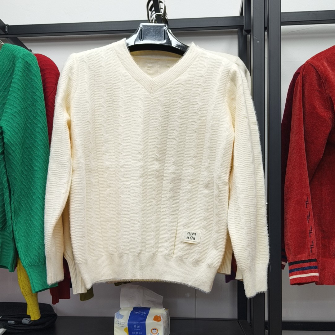 Ⅴ领毛衣柔软舒适