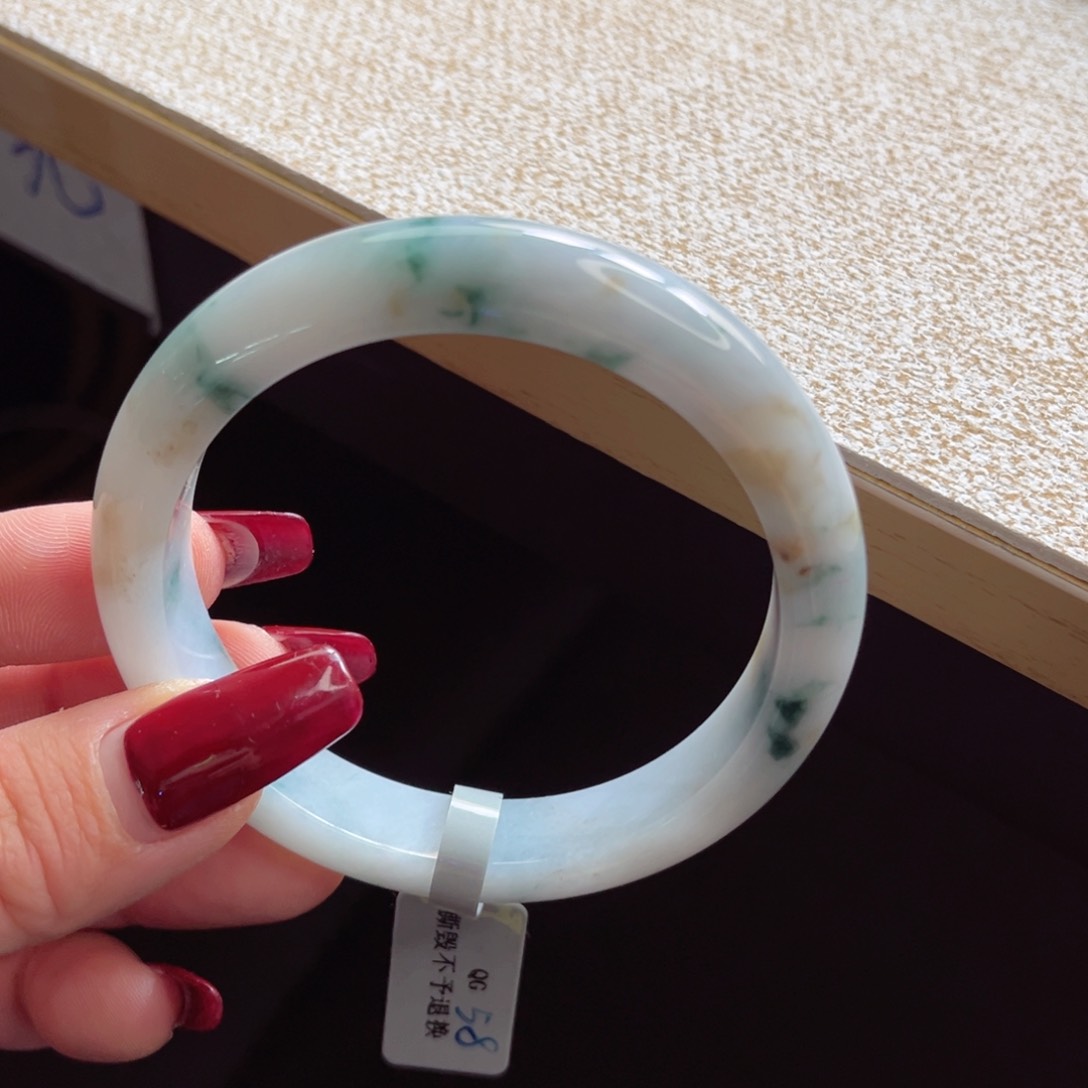 翡翠手镯未镶嵌手镯