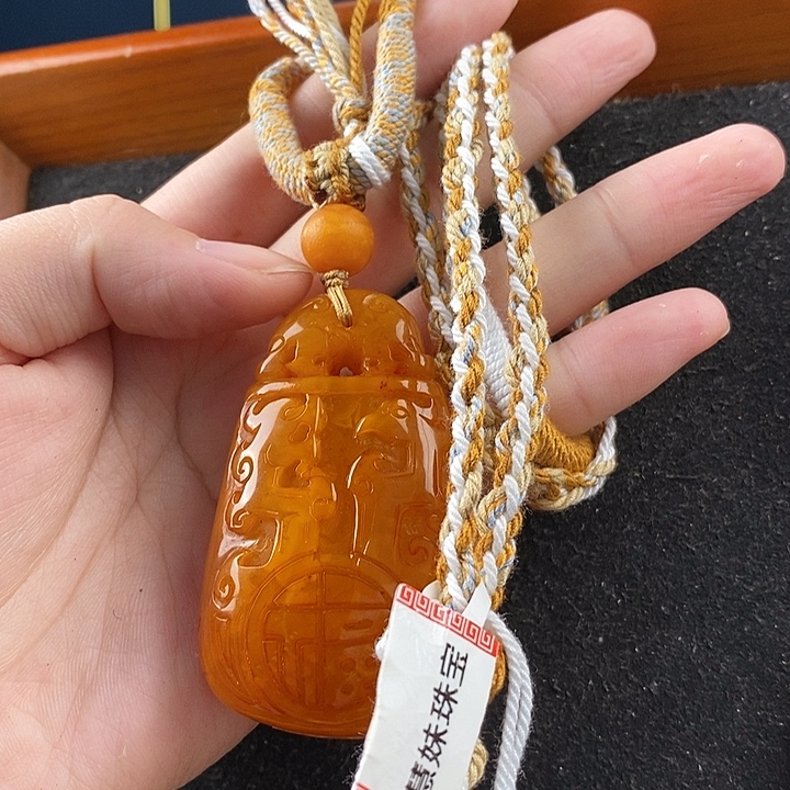 蜜蜡未镶嵌珠宝奇石