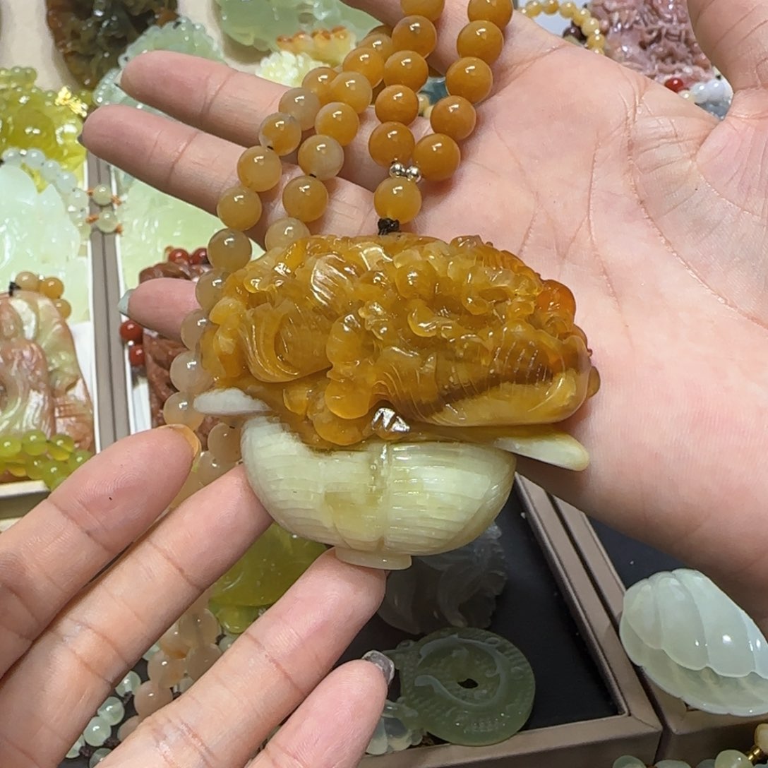 未镶嵌蛇纹石玉吊坠