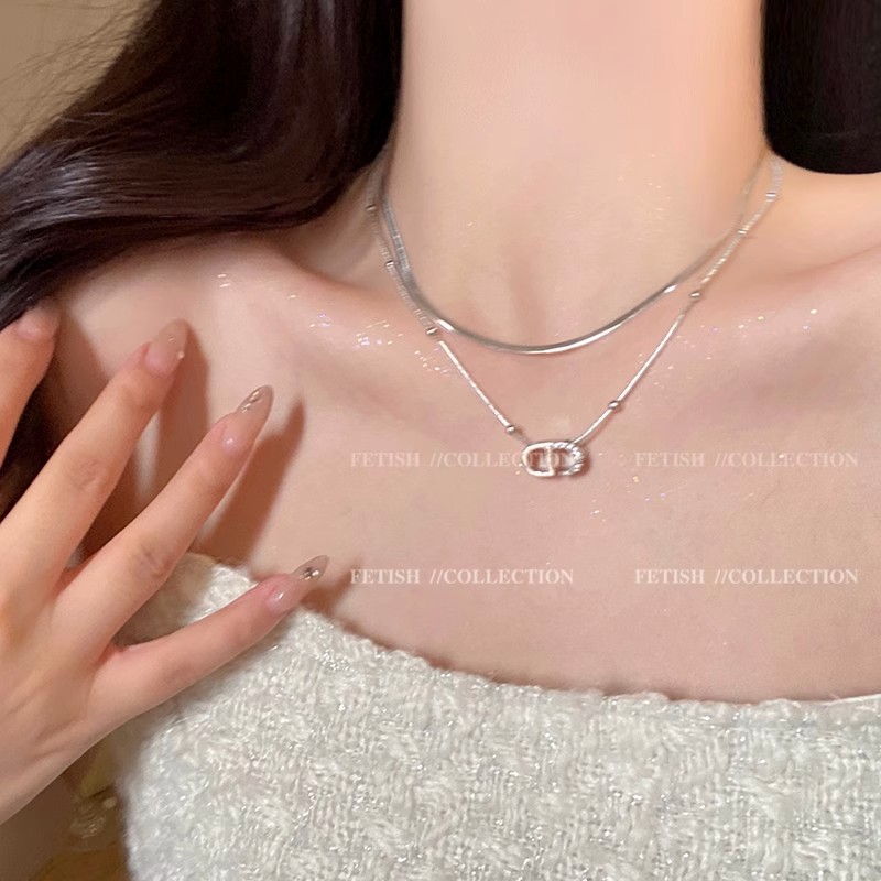 钛钢项链 字母吊坠气质轻奢时尚百搭小众简约叠戴坠链银色ins素链
