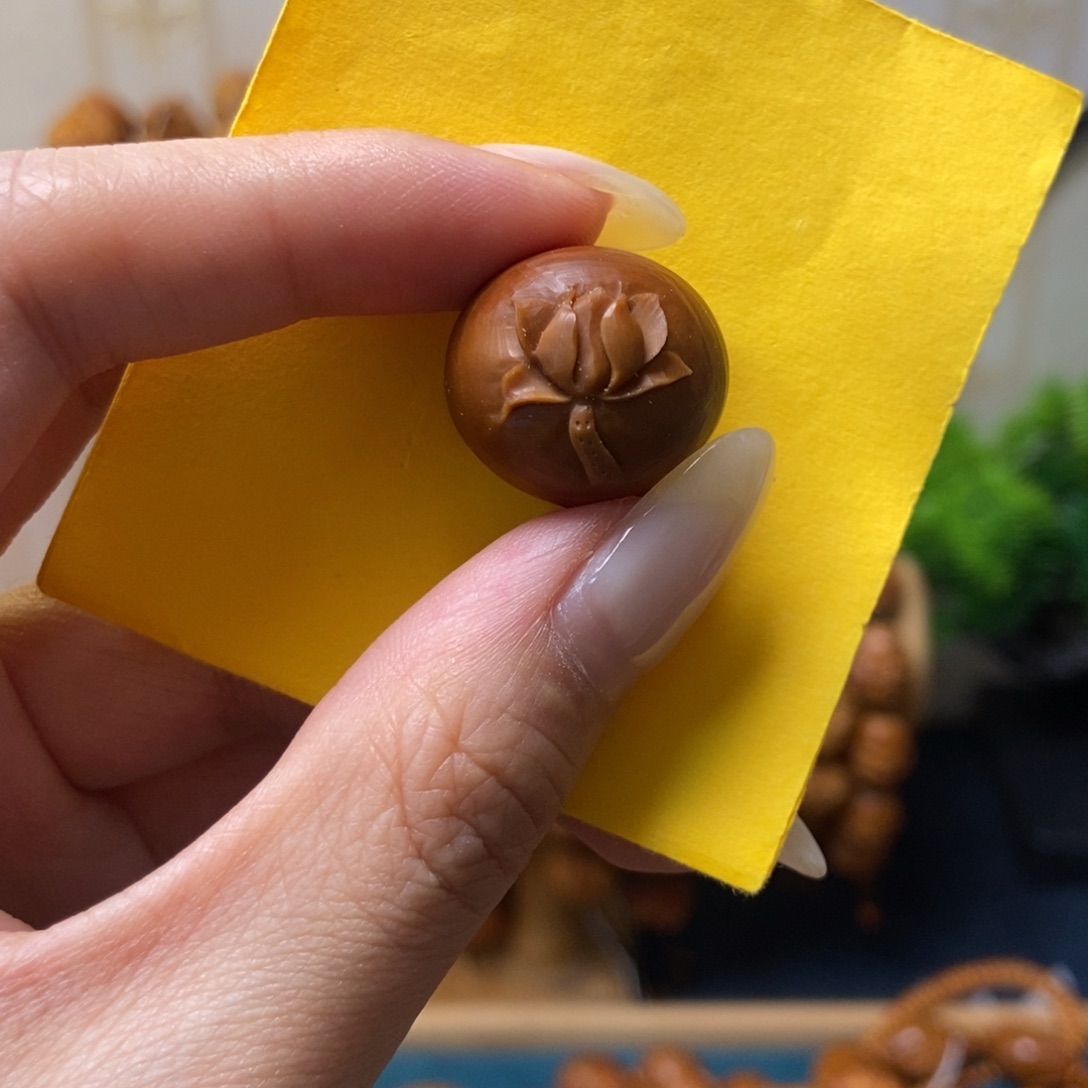 手串/手链橄榄核浮雕荷花