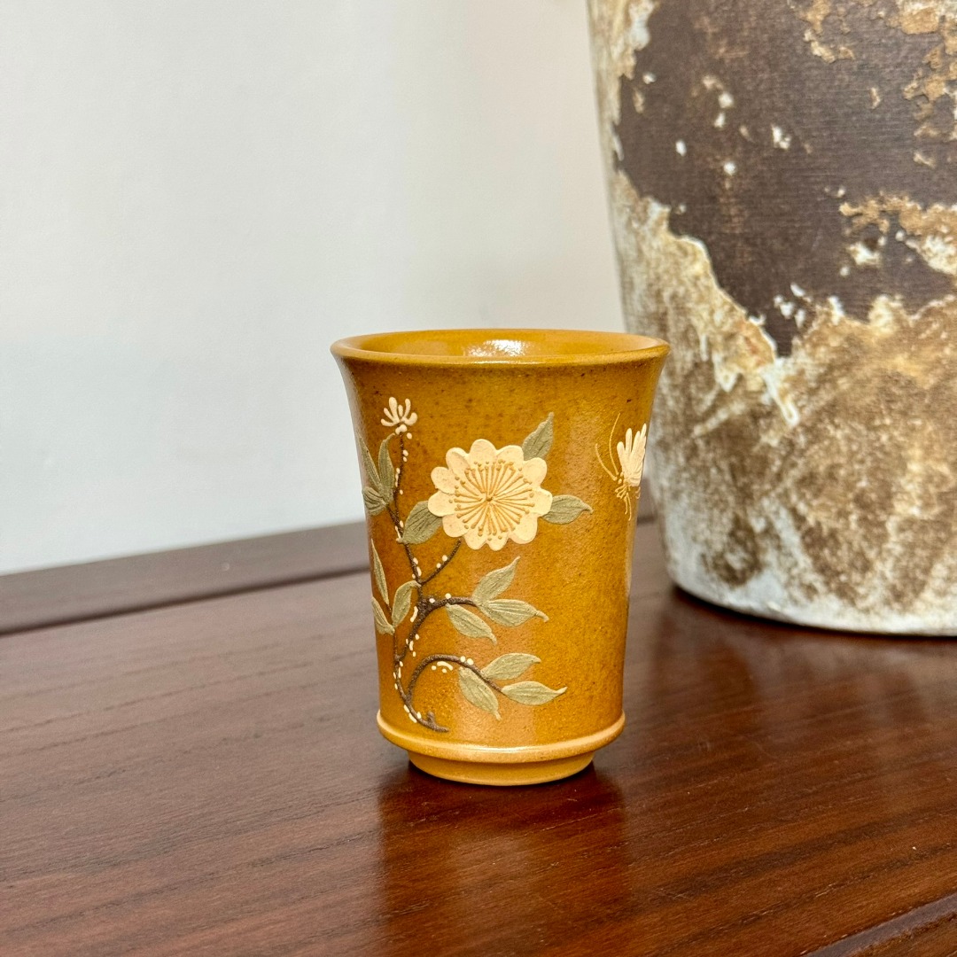 宜兴何俊紫砂堆绘牡丹闻香杯主人杯原矿黄金段柴烧茶杯65ml