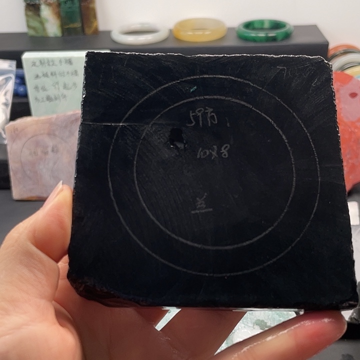 兰***胖石英质玉未镶嵌手镯定制