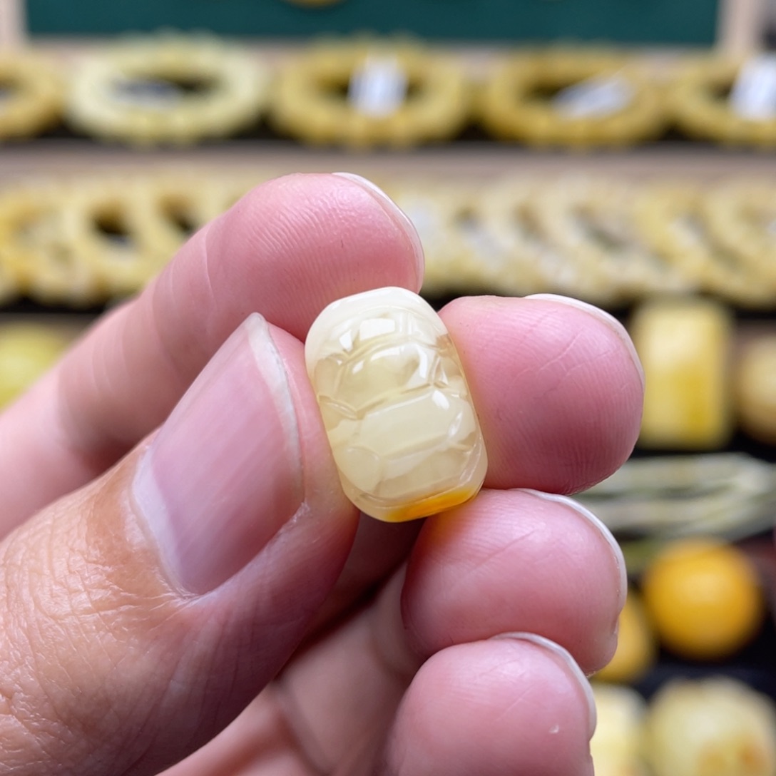 琥珀裸石未镶嵌琥珀蜜蜡