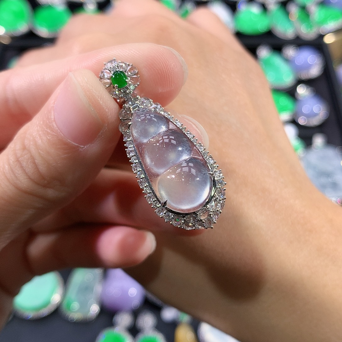 翡翠18K金镶嵌颈饰