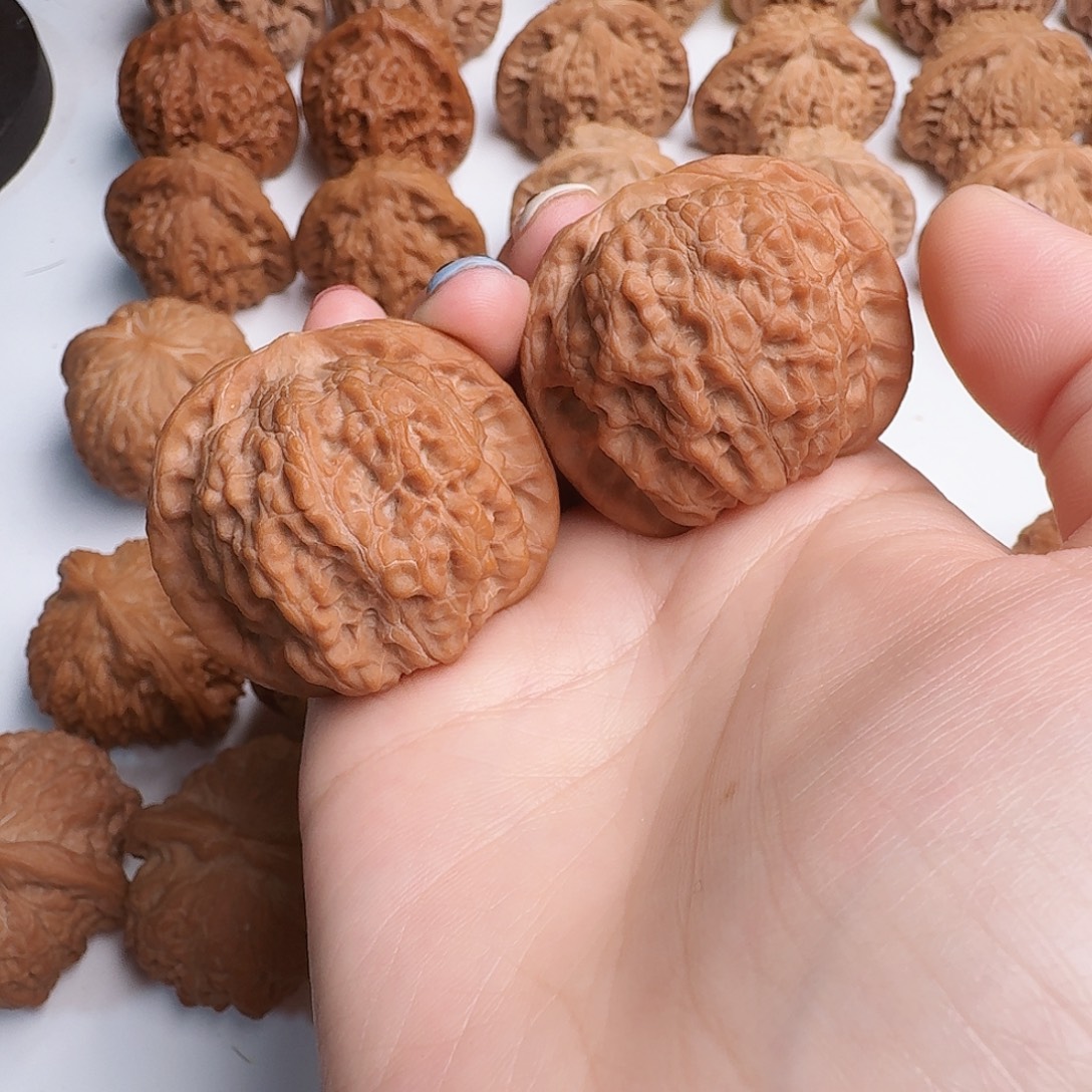 桃核吊坠血麒麟子