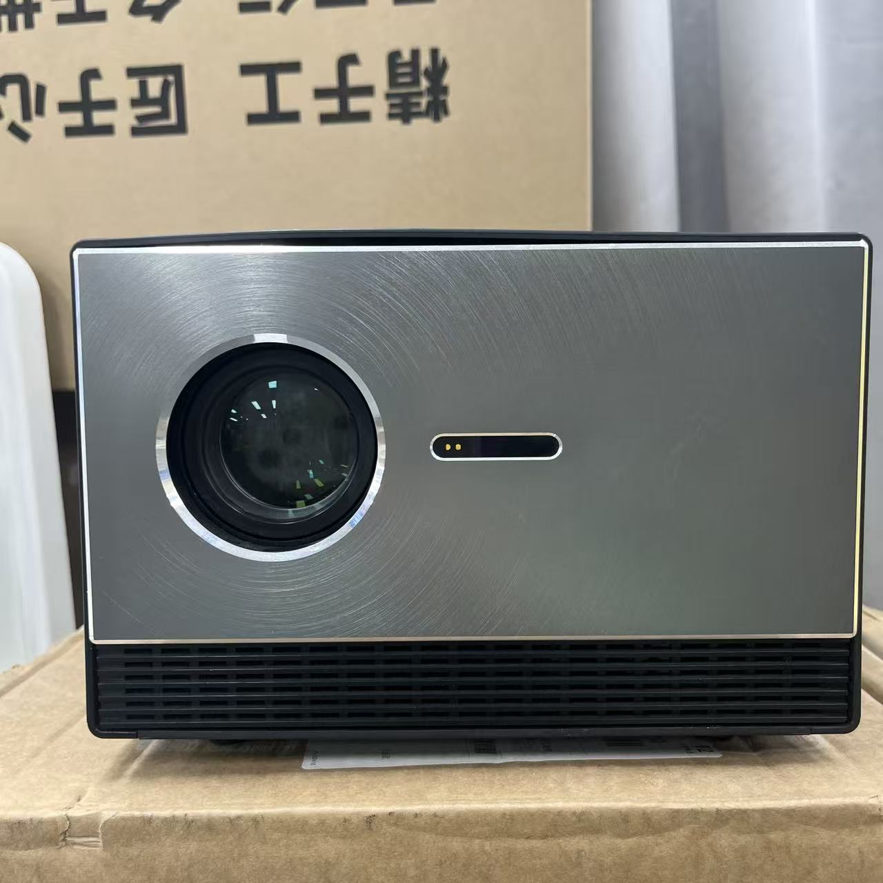 超清智能无线手机投屏卧室专用投影仪——mm